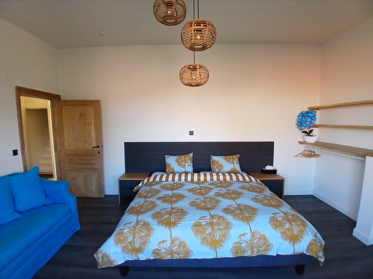 Chambre aux matières sobres at The Jacob House